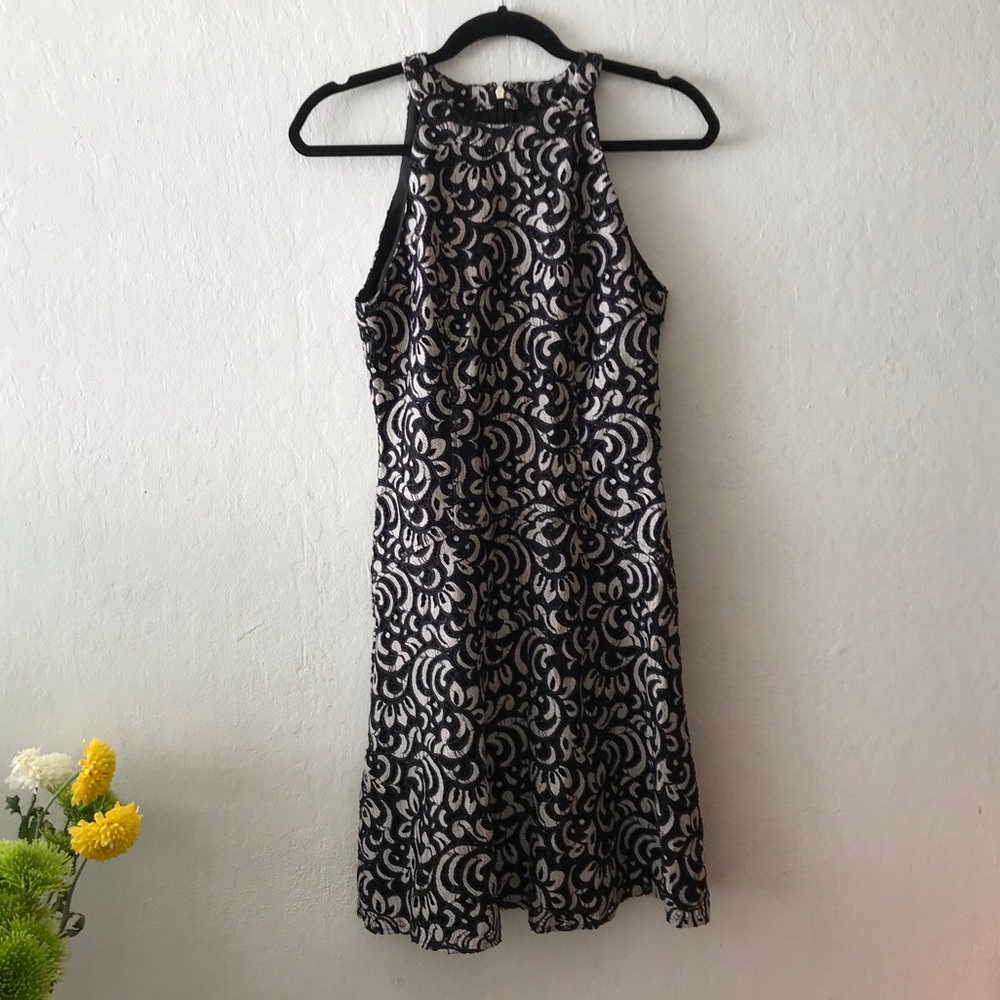 Tommy Hilfiger Feminine Silhouette Sleeveless and Flare Dress